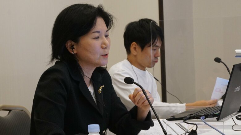 講師の藤田医科大学ばんたね病院総合アレルギー科 矢上晶子教授（手前）とアトピヨ合同会社・Ryotaro Akoさん（奥）