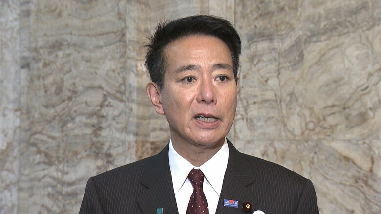 両院議員総会後に囲みインタビューに臨む前原共同代表（2024年12月12日）