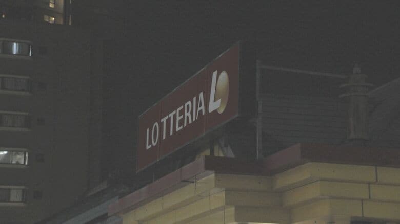 看板の灯りも消えて…