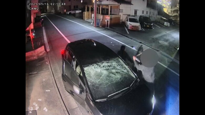 63歳店長が車のフロントガラスを破壊して強盗を“撃退”する一部始終