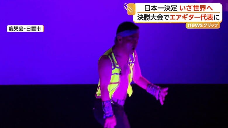 ステージ上で飛び跳ね、のたうち回り、頭をグルグル回すパフォーマンスも