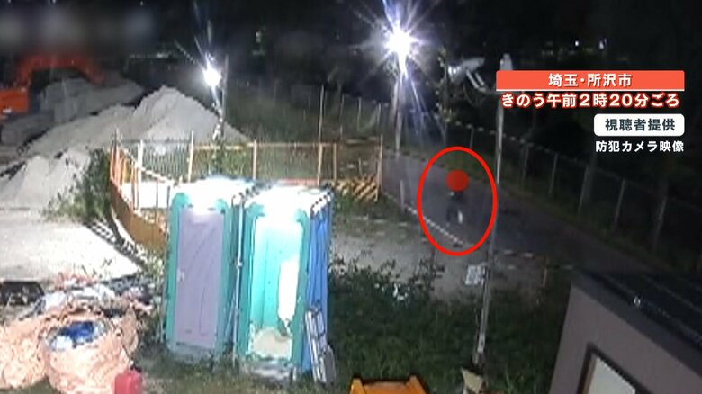 犯行現場の方角から、帽子をかぶった男が走ってくる