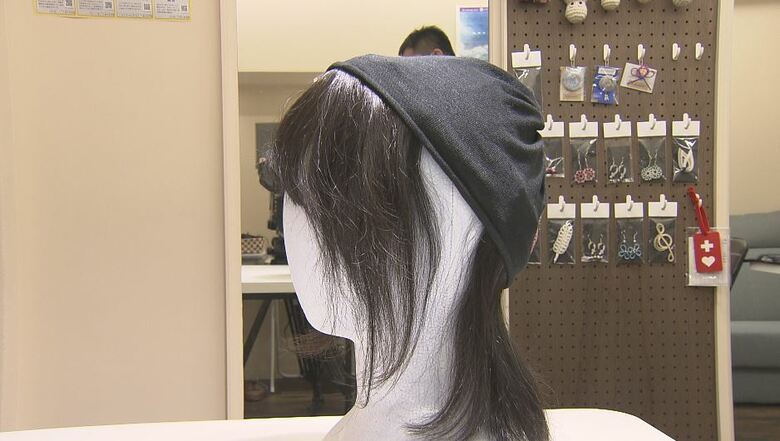 帽子と組み合わせることで自然に…