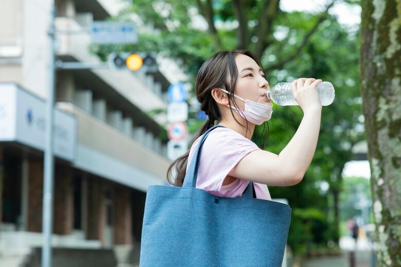 こまめな水分補給が必要（イメージ）