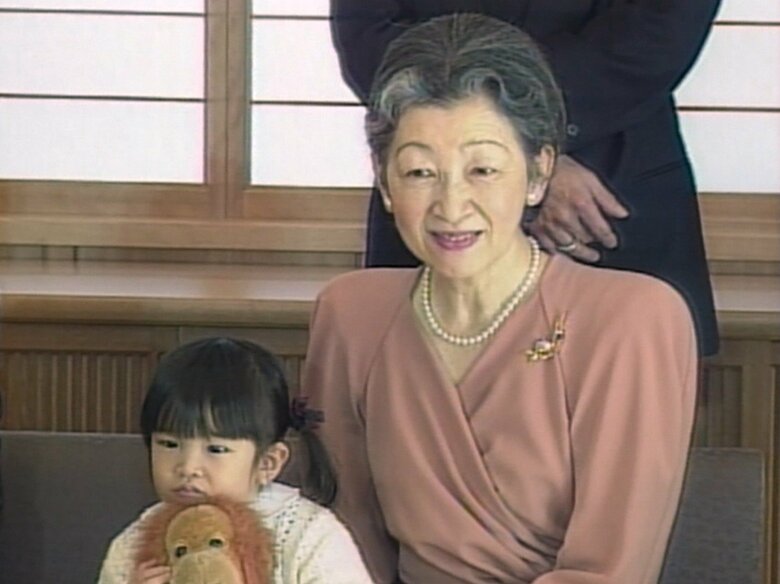 美智子さまと幼いころの眞子さん