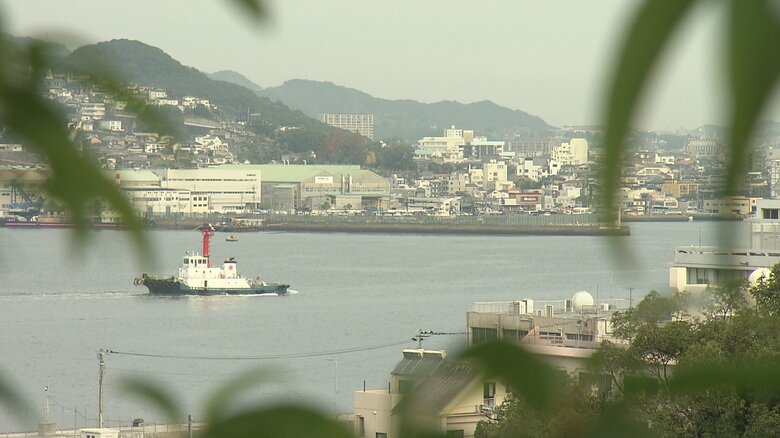 窓の外には「鶴の港」長崎港が広がる