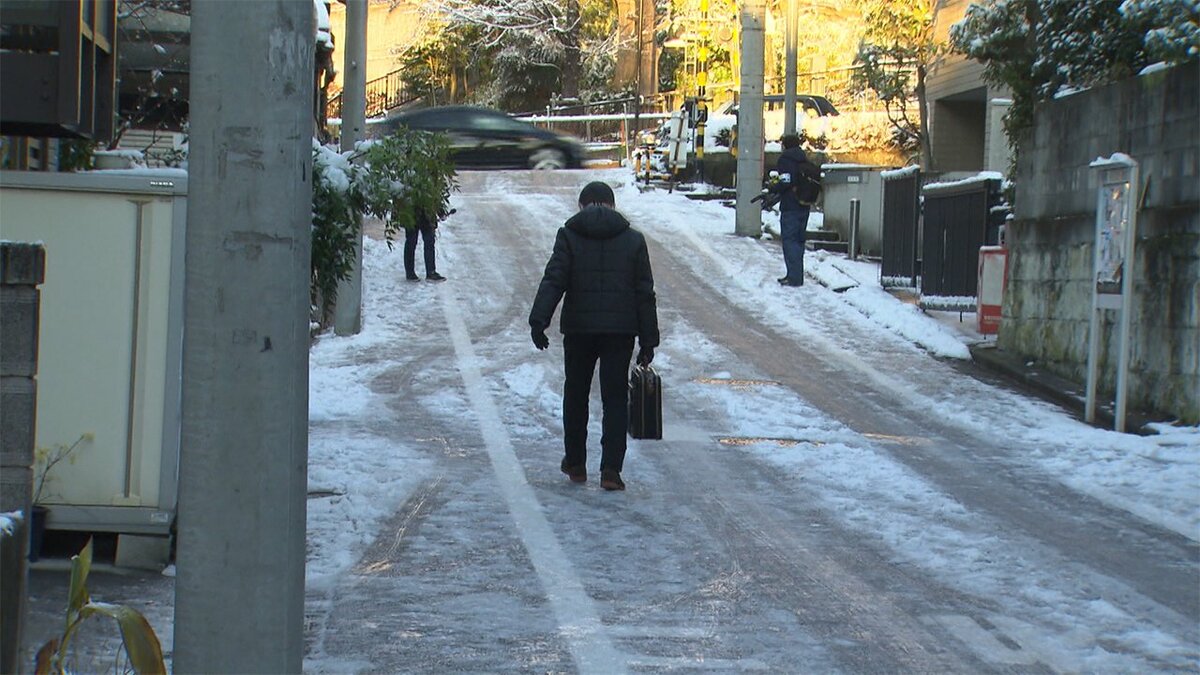 路面凍結 が都心を直撃 大雪から一夜 一番の冷え込み