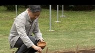 天皇陛下が豊作を祈り種もみをまかれる　昭和天皇から受け継がれる皇居での稲作