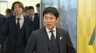 小さな日本代表もお出迎え「森保監督が笑顔で返してくれた」　帰国した選手たちに大歓声　自作フラッグ掲げるサポーターも「純也さんかっこよかった」