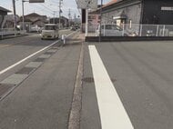 免許取りたてで2人乗りか…信号無視でパトカーから逃走していたバイクが転倒 乗っていた16歳高校生2人がケガ