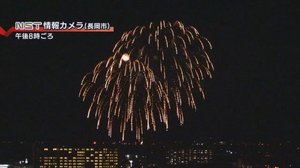 新潟の夜空にも…日本中で一斉に花火を打ち上げ!