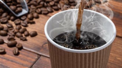 “打倒スタバ”中国の最大コーヒーチェーン「ラッキンコーヒー」が上場廃止の危機を乗り越え、1年で黒字転換したテック戦略