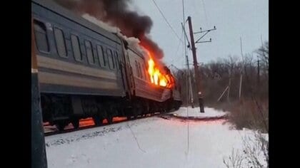 ウクライナ東部ハルキウで旅客列車にロシア軍の無人機攻撃…4人死亡4人行方不明　ゼレンスキー大統領「軍事的な正当性存在しない」