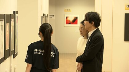高校で写真部の秋篠宮さま、ご夫妻で高校生の作品を鑑賞　撮影方法などたずね笑顔で交流　全国高校総合文化祭