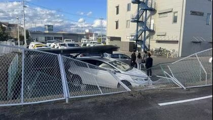 郡山市で喫煙所に車突っ込む　7人がけが＜福島県＞