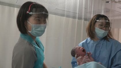 産婦人科医に密着! 外来に緊急手術… 長時間勤務と隣り合わせの実態