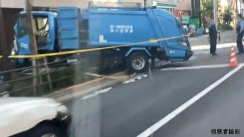 ゴミ収集車がマンションに突っ込み運転手けが　交差点近くを直進中に対向車線の右折トラック避けハンドル操作誤ったか　警視庁