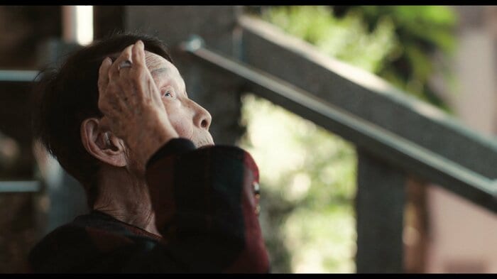 特別出演した山下フジヱさん 映画でのワンシーン(©2025「長崎ー閃光の影でー」製作委員会)