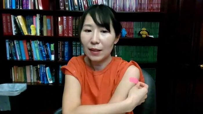 接種後、腕を見せてくれた池田医師