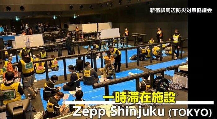 ライブハウスも一時滞在場所に