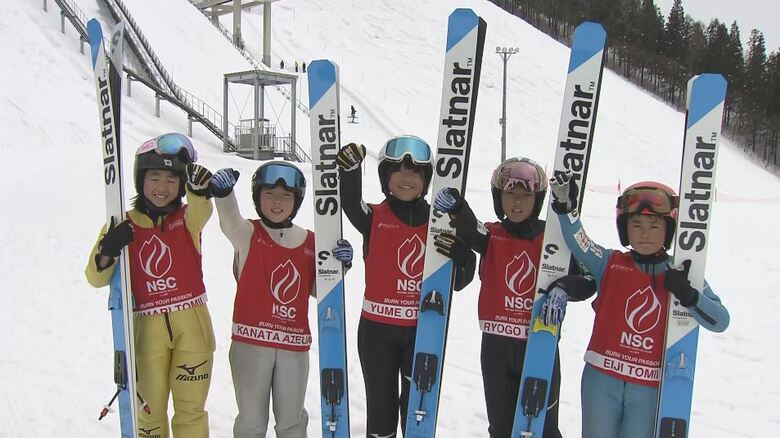 「希さん、ラージヒルもがんばれー！」“銅メダル2個”スキージャンプ丸山選手に地元の後輩たちがエール「金メダル持ち帰って」　恩師「希は本当に負けず嫌い」｜FNNプライムオンライン