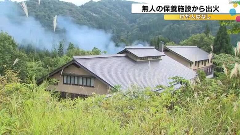 除草のためにバーナーで雑草燃やした残り火が燃え移った可能性…白山のふもと白峰で施設が全焼した火事｜FNNプライムオンライン