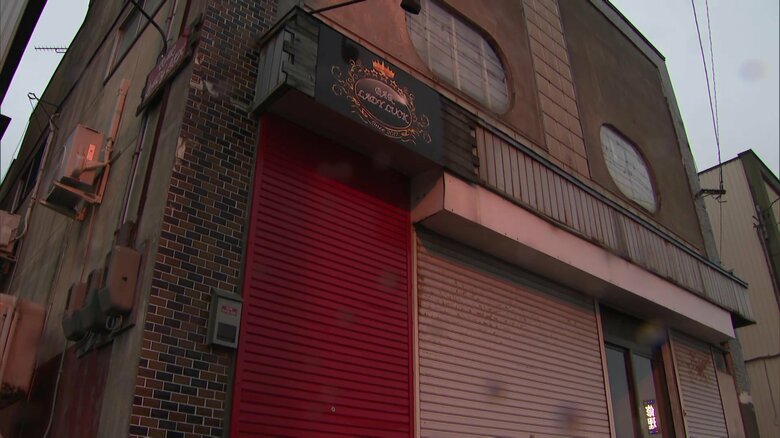 経営する飲食店の壁に女性遺体を遺棄したか…49歳男を逮捕 遺体は行方不明の20代女性か 北海道・日高町|FNNプライムオンライン