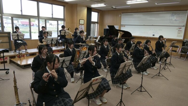 少人数でも圧倒的サウンド　部訓「素直・謙虚・努力」胸に挑む夏の大舞台　部員31人の秋田北鷹高校吹奏楽部、秋田開催の全国高校総合文化祭へ｜FNNプライムオンライン