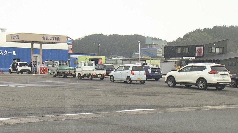 大雪に備え…灯油を求め長い車列　除雪用品は前年の3倍「想定以上の売れ行き」で追加発注も　福井｜FNNプライムオンライン