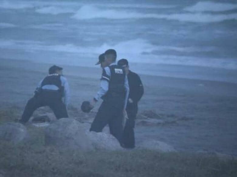 海で遊んでいた24歳母親と5歳息子が溺れる 母親は意識不明の重体 10人程のグループで夕方から訪れる｜FNNプライムオンライン