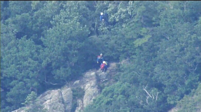 【ヒグマ速報】登山中の男性がクマに襲われ藪の中に引きずりこまれる”安否不明”に…警察がハンターと共に現場へ急行＿斜里町・羅臼町側とも登山道閉鎖されるも登山者多数、知床五湖の施設も閉鎖＜北海道羅臼岳＞｜FNNプライムオンライン