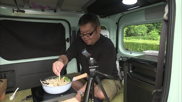 野菜炒めを作っても野菜があちこちに飛んでいく…