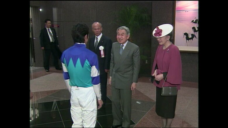 武豊さんら騎手と懇談される両陛下