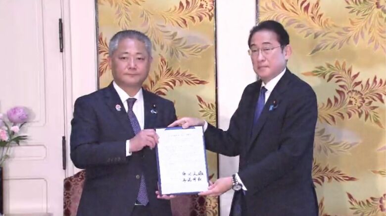 合意文書を交わした自民と維新