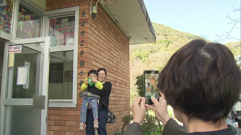 「施錠式」に卒業生が集まった