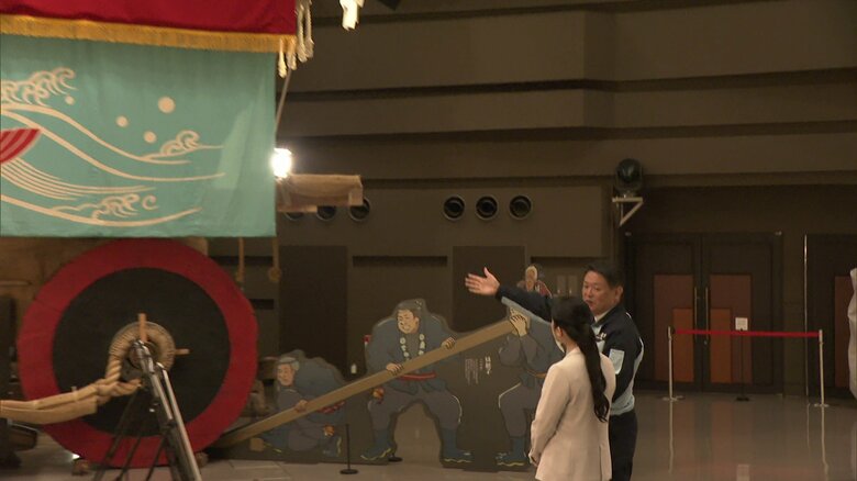 和倉温泉お祭り会館で青柏祭の「でか山」をご覧になる愛子さま(5月18日)