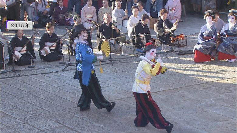 2015年に奉納された阿蘭陀万歳