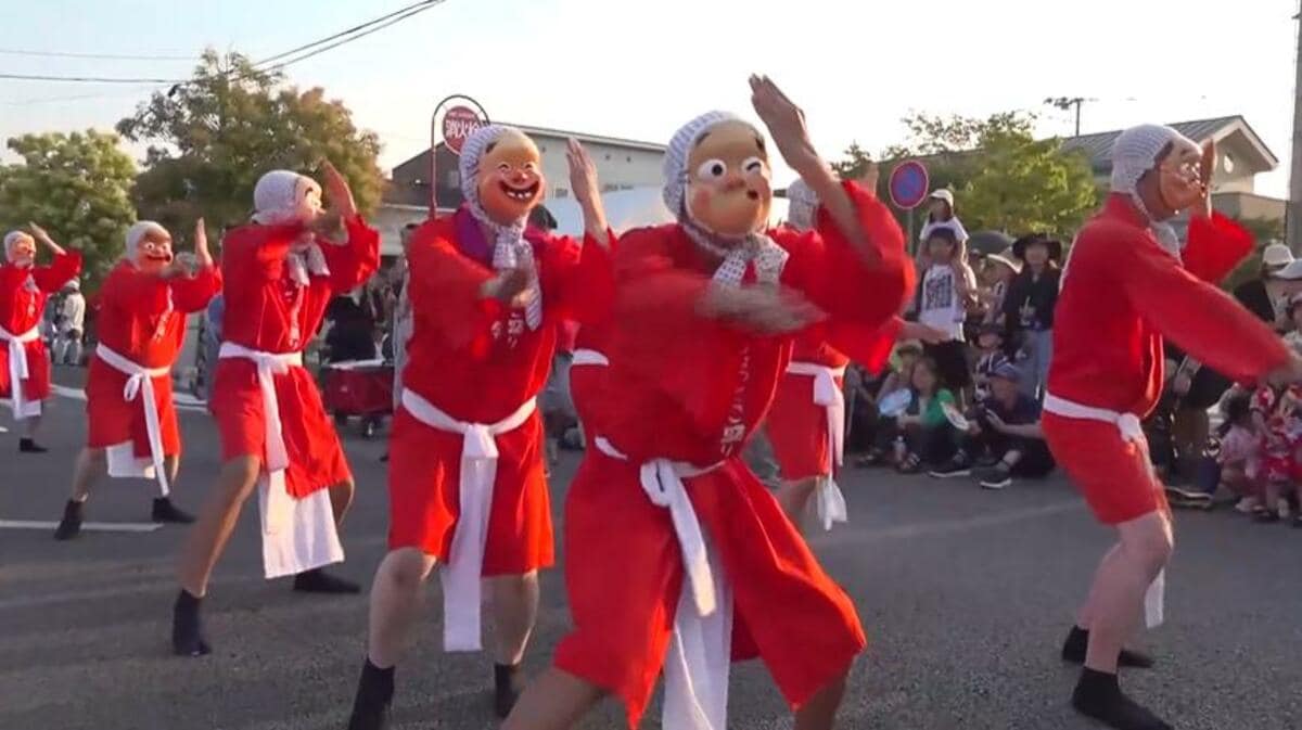 全国から集結！「日向ひょっとこ夏祭り」赤い衣装で踊ってユーモラスに