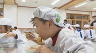 「あと10個いけそう」炊きたてのもち米に、煎りたてのきな粉　小学生が地元産大豆で“きなこおはぎ”作り　「地域の食の魅力感じて」　長野・佐久市