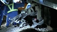 車が踏切から線路に進入　列車に追突され80代女性死亡　小田急江ノ島線が一時運転見合わせ　けさ始発から再開