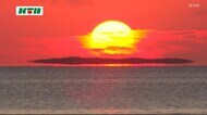 朝焼けの海に浮かぶ島や船 五島で浮島現象【長崎県五島市】