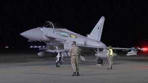 映像分析 英空軍タイフーン戦闘機初飛来