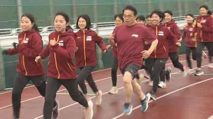 大村愛知県知事が大学最強の女子駅伝部の練習に参加 必死の形相で食らいついた結果は