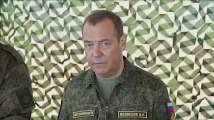 「国土の一部奪われたら核兵器使う」　ロシア・メドベージェフ前大統領、SNSで明言