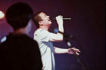 会場は日本なのに…中国国内“ライブ禁止”のロック歌手の歌を聞くためだけに多数の中国人来日し涙　日本人が知らない“中国”の一面