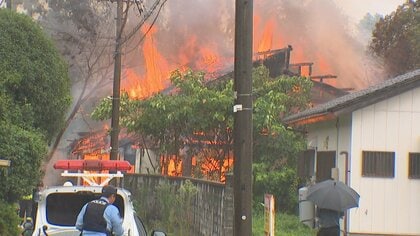 「聞いたことのない雷が鳴った」落雷で空き家が全焼、隣家にも延焼　富山市吉作　消火に2時間半　富山県西部では一時レベル3大雨警報も