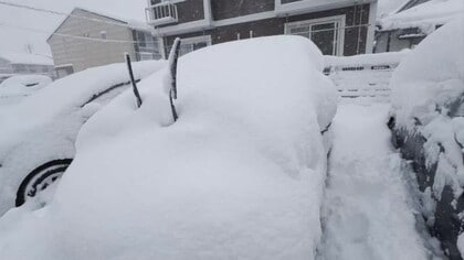 鳥取市で積雪50センチ超…8日夜にかけ大雪に厳重警戒　JRや空の便など交通機関マヒ状態