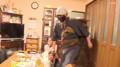 顔を真っ黒に塗った「モットモ爺」で子供が大泣き！節分の伝統行事「モットモ」泣けば泣くほど福が舞い込む