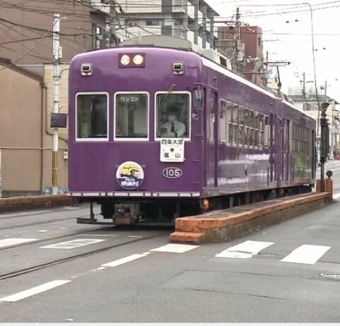 嵐電と乗用車が衝突　車の前部分と電車の連結部が接触か　乗客・乗員約40人にけがなしも電車は約1時間停止　京都・右京区