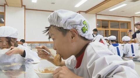 「あと10個いけそう」炊きたてのもち米に、煎りたてのきな粉　小学生が地元産大豆で“きなこおはぎ”作り　「地域の食の魅力感じて」　長野・佐久市